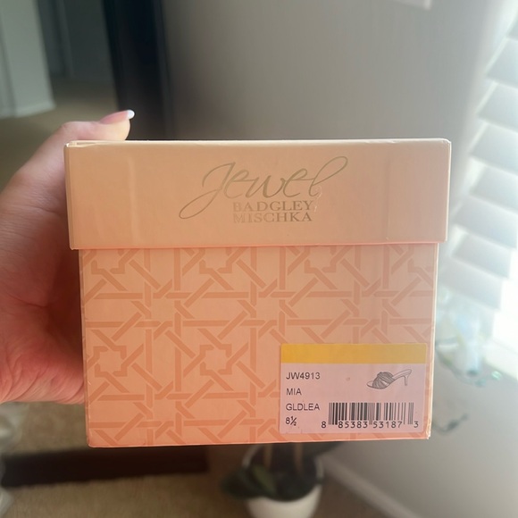 Jewel Badgley Mischka Mia Twisted Gold Leather Mules, size 8.5, NEW w/ box - Picture 7 of 7